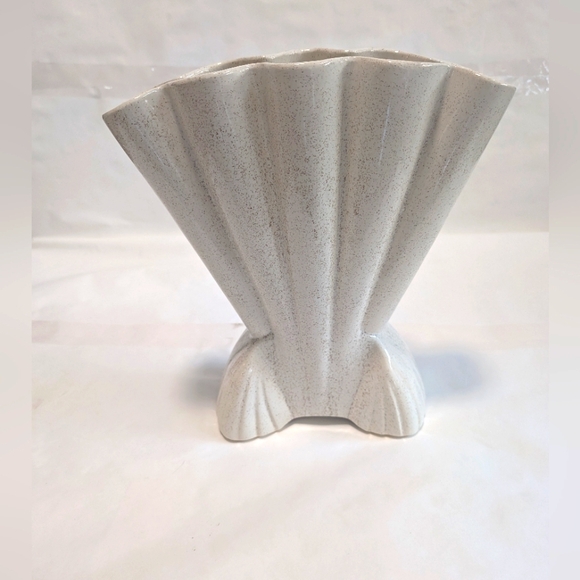Mccoy Other - Vintage 1950 brush McCoy ivory cream speckled fan vase  art deco 721 MCM…